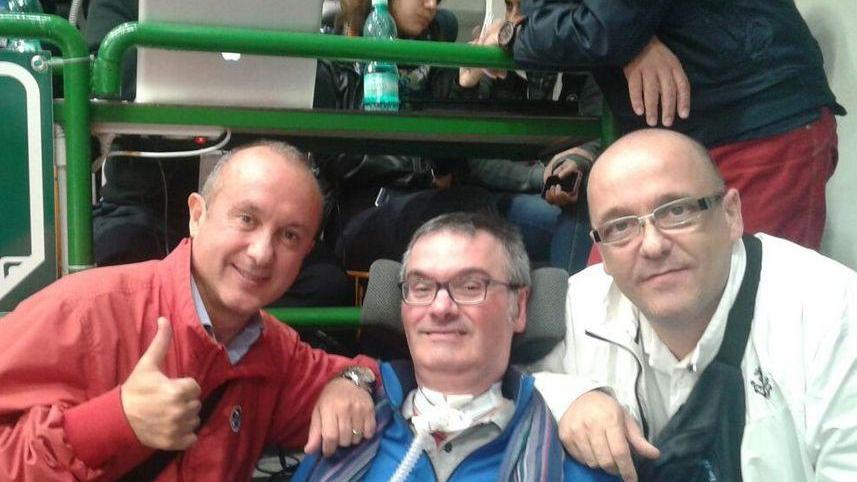 Marco Pedde fa canestro contro la Sla