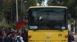 Pochi autobus per gli studenti e pericoli durante l’attesa