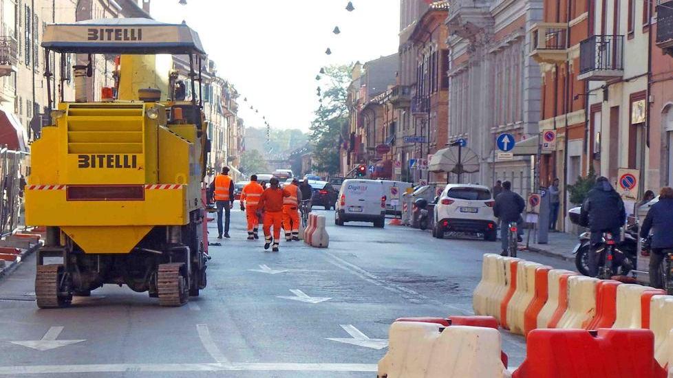 Nuovo asfalto in corso Giovecca