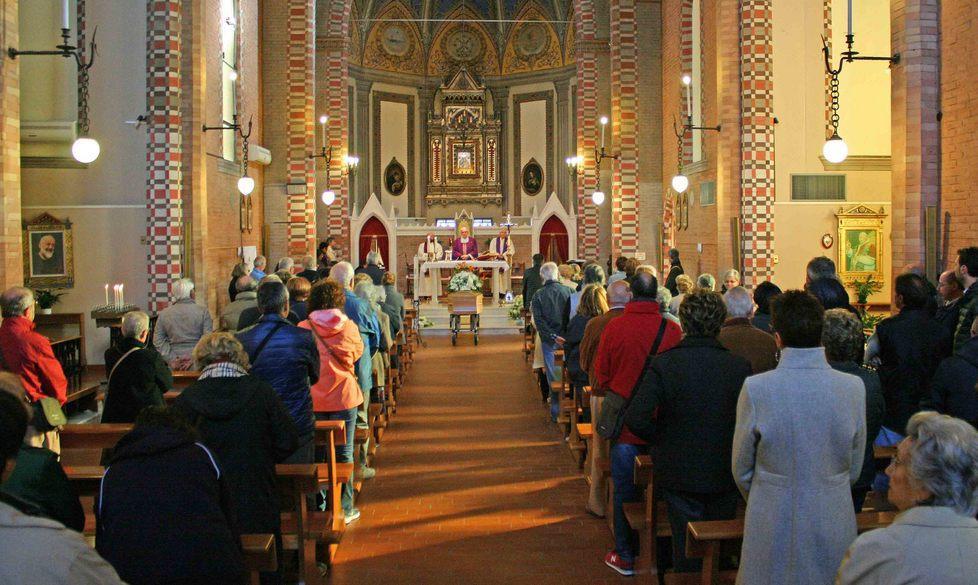 Chiesa gremita per l’addio a Quirico