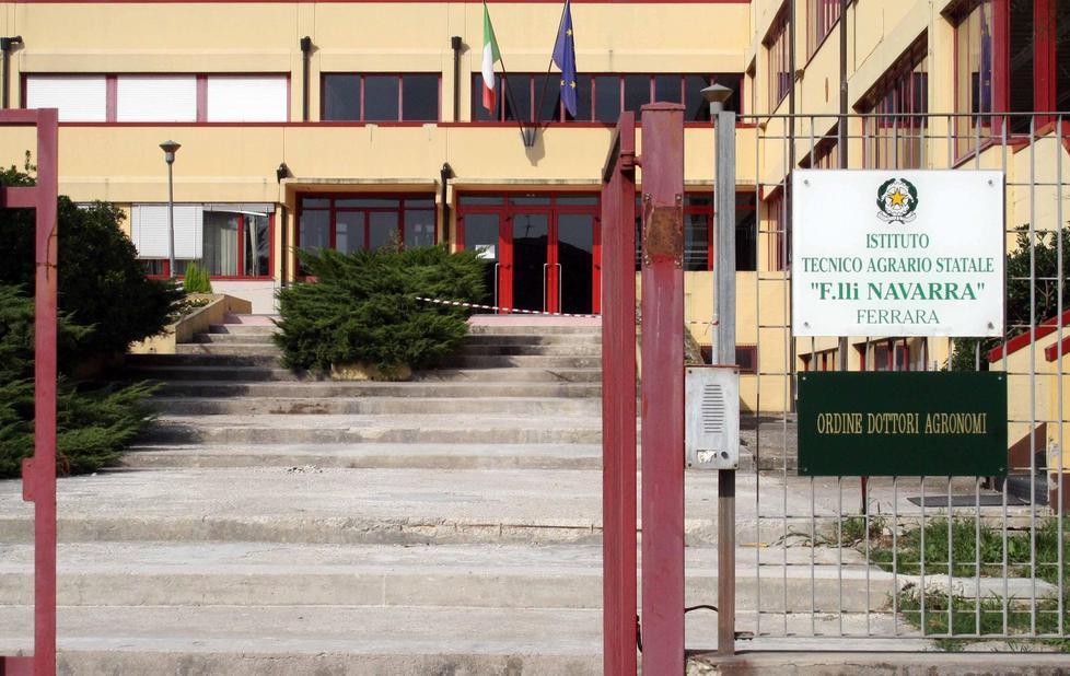 Rubati gasolio e attrezzi da 4 mezzi del Navarra 