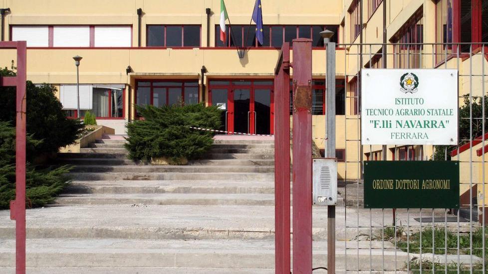 Rubati gasolio e attrezzi da 4 mezzi del Navarra