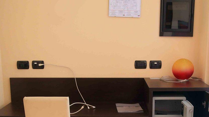 Dall’albergo spariti tutti i televisori