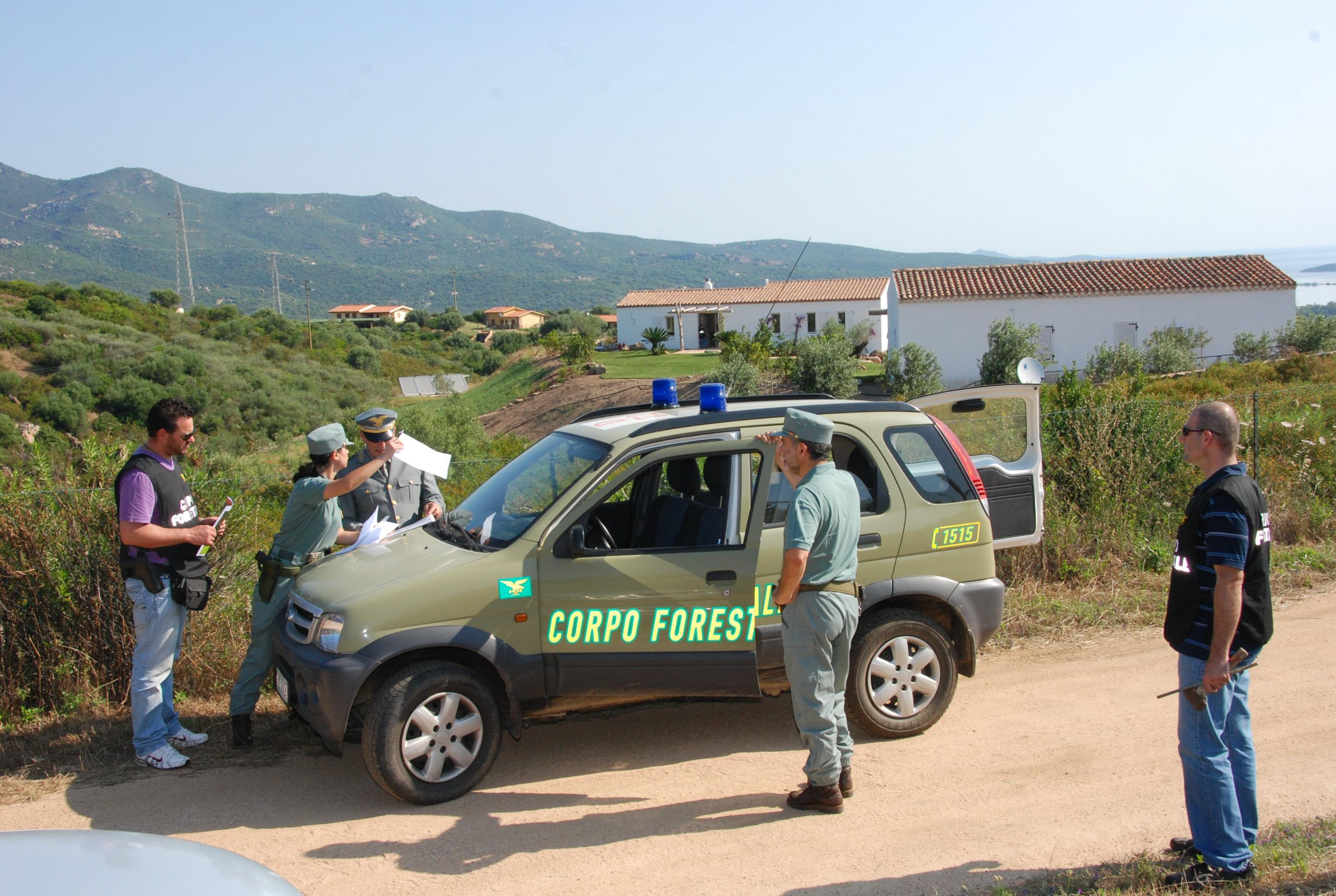 I controlli del corpo forestale nella lottizzazione abusiva di Patron di Corru a Cugnana