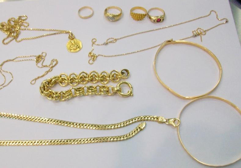 Parte dei gioielli recuperati dalla polizia