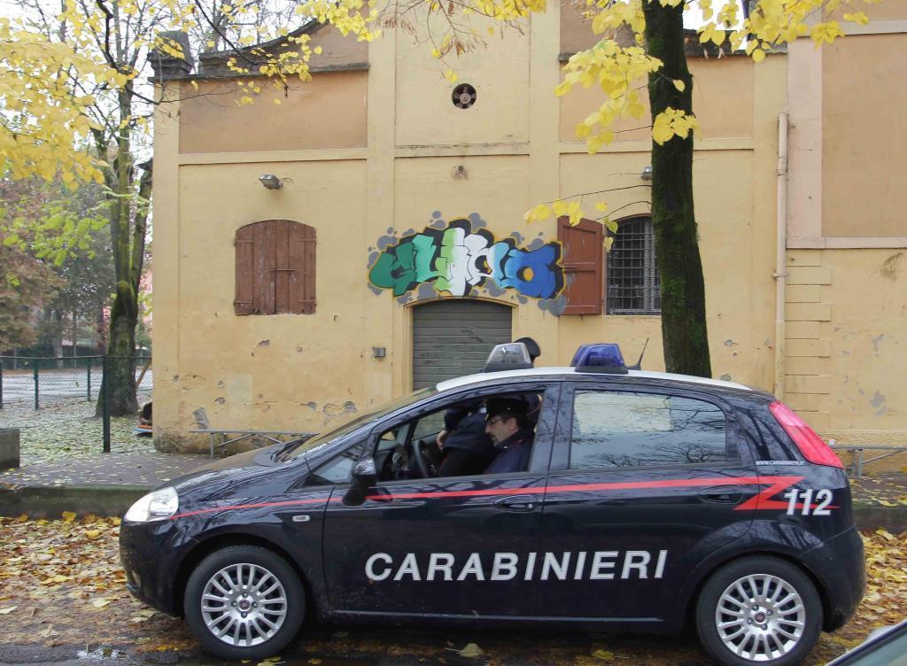 Simula la rapina del portafoglio per viaggiare gratis in treno: denunciato