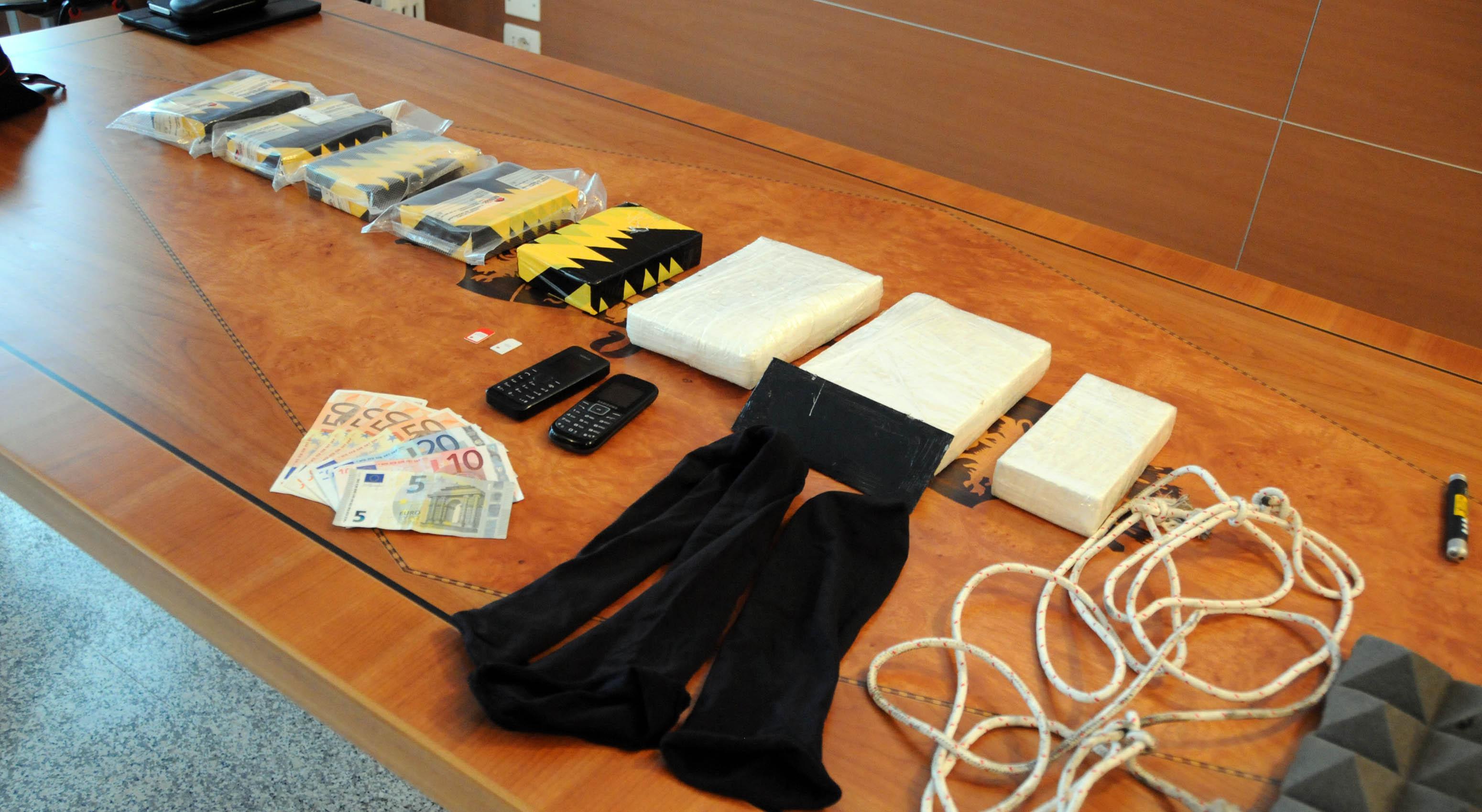 La droga sequestrata al corriere albanese
