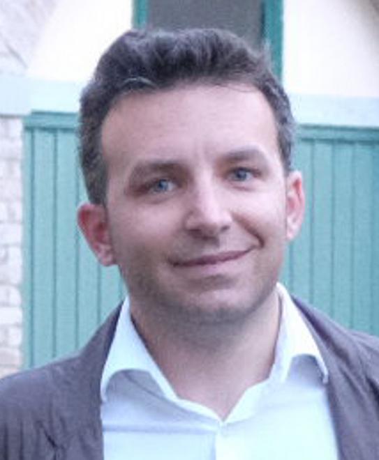 Cimiteri, crolla il tetto della chiesetta nel cimitero 