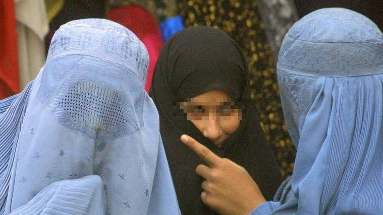 «Non sei musulmana» Picchiata da 3 ragazze