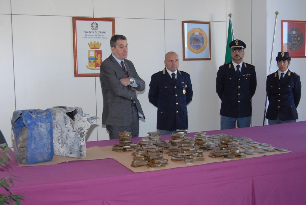 La conferenza stampa nella sede della polizia