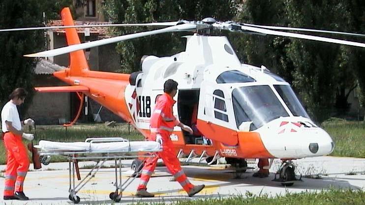 Il ferito è stato trasportato con l'eliambulanza all'ospedale di Cona