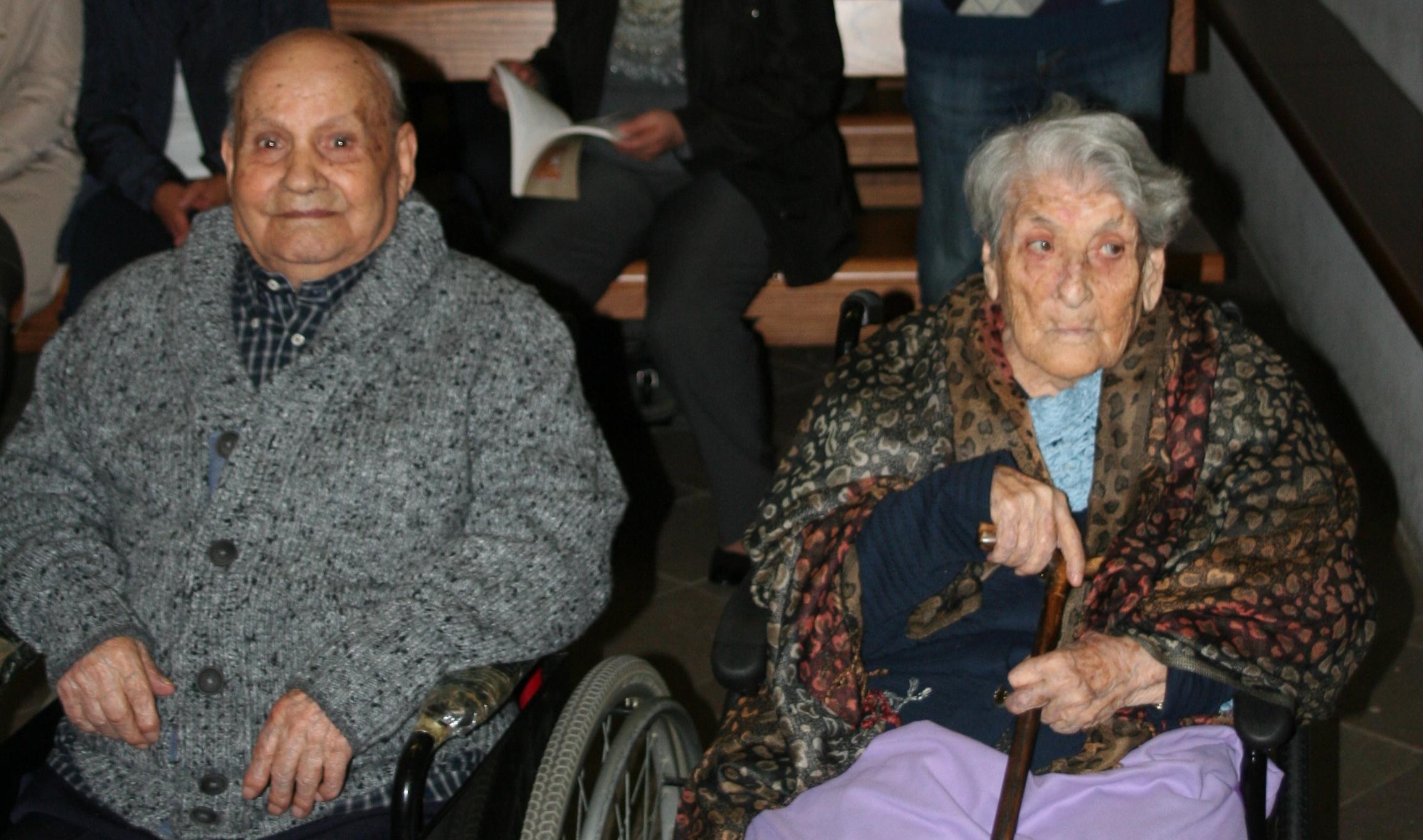 Il centenario Emanuele Murtas con la moglie 95enne Mafalda Orrù