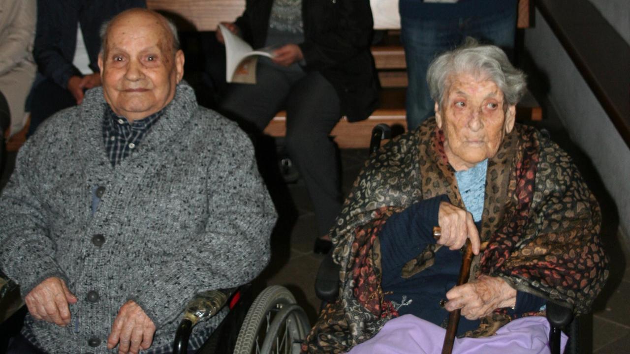Il centenario Emanuele Murtas con la moglie 95enne Mafalda Orrù
