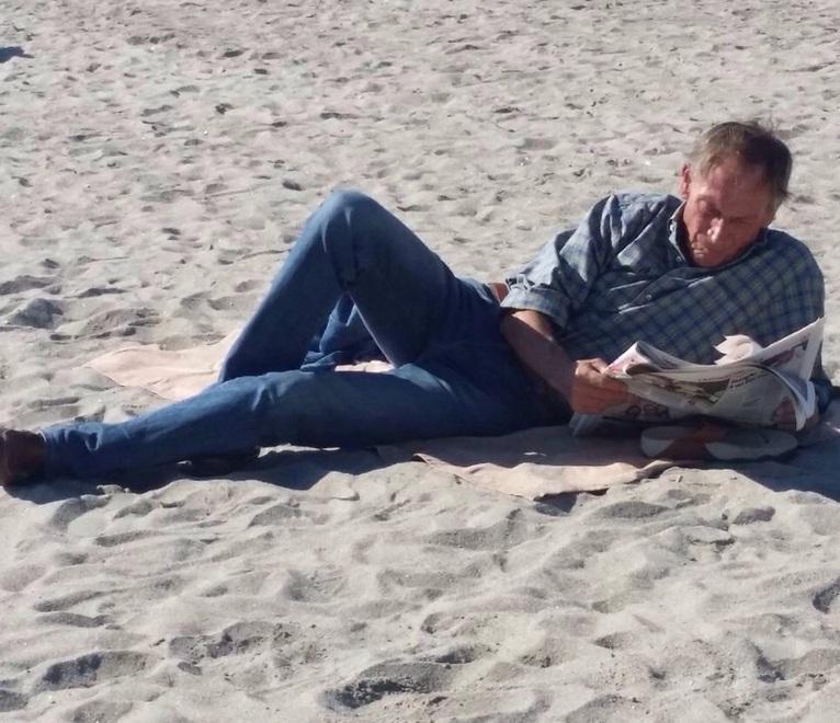 Zdenek Zeman si rilassa al Poetto