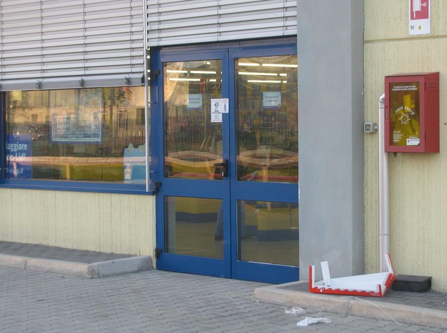 Tentano di portare via la cassaforte del Lidl 