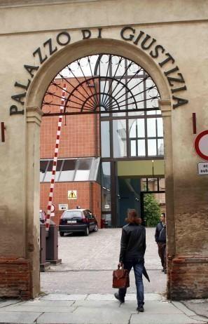 «Mi dai i soldi?». E l’altro spara 