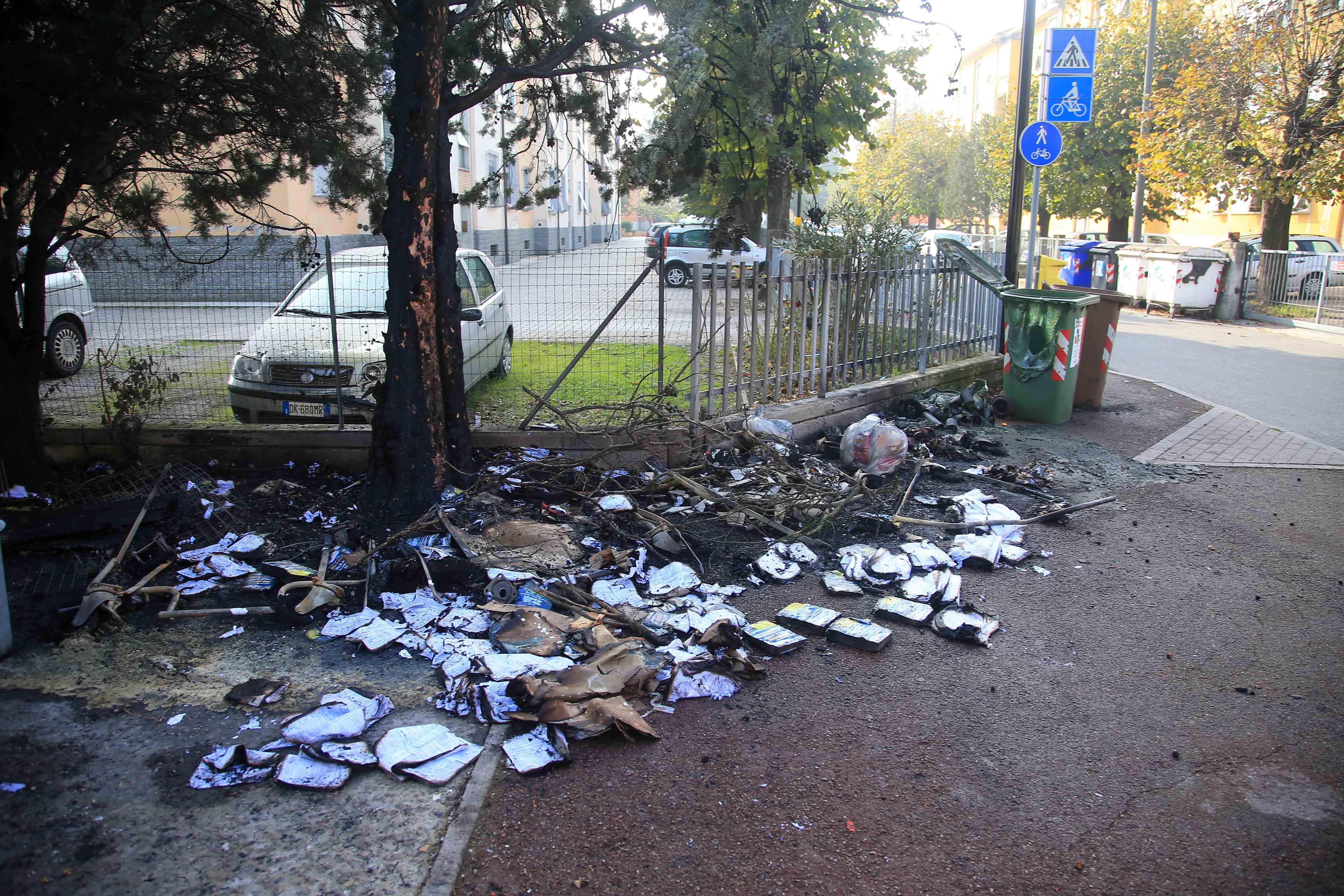 Halloween di fuoco, incendiati oltre venti cassonetti