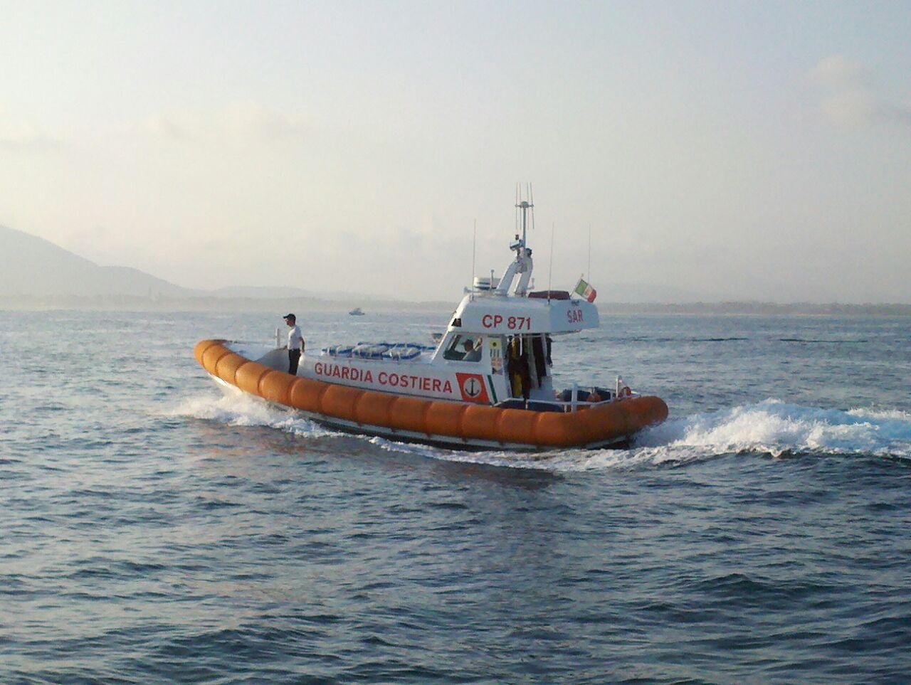Un'imbarcazione della guardia costiera