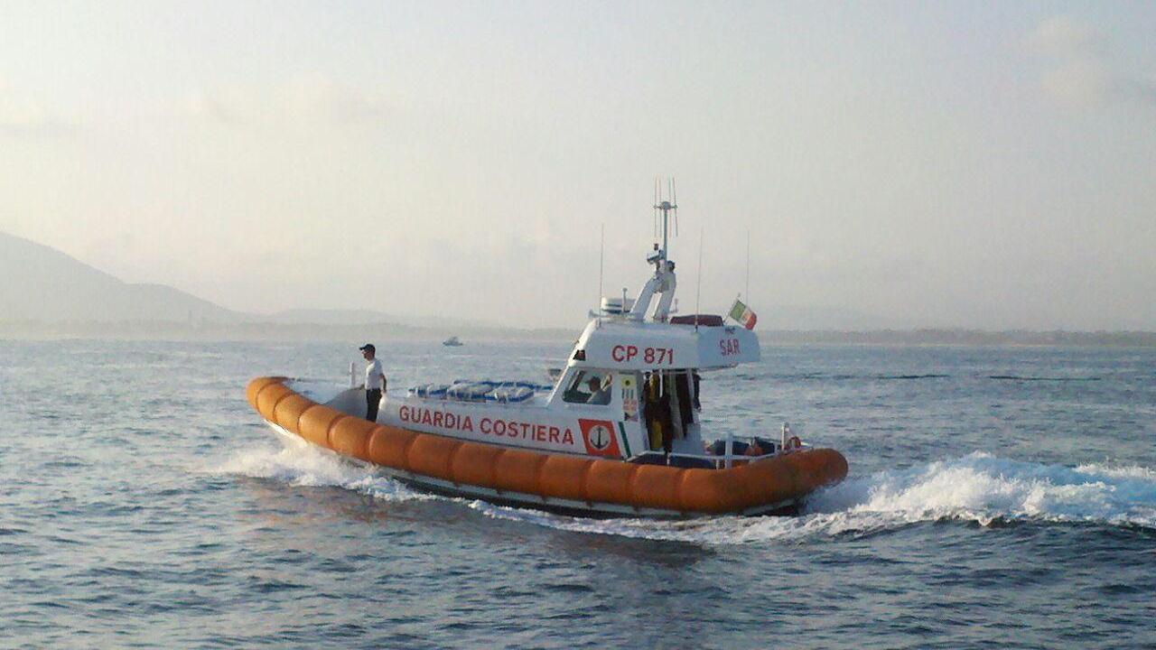Un'imbarcazione della guardia costiera