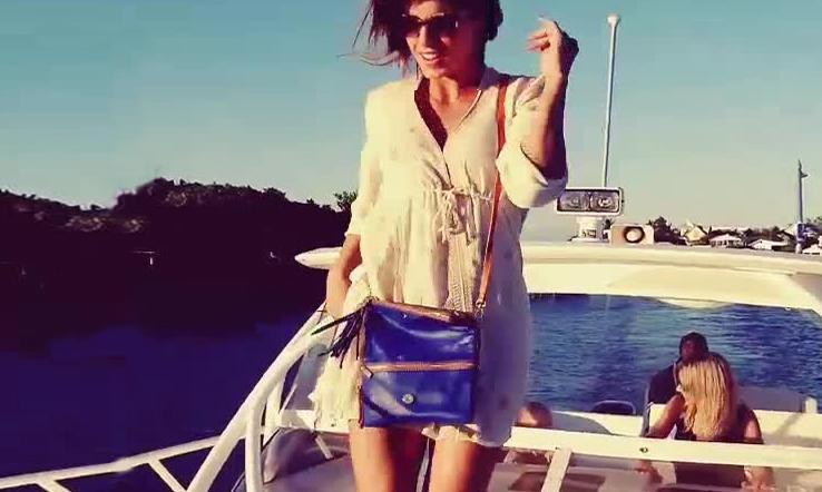 Elisabetta Canalis balla sullo yacht