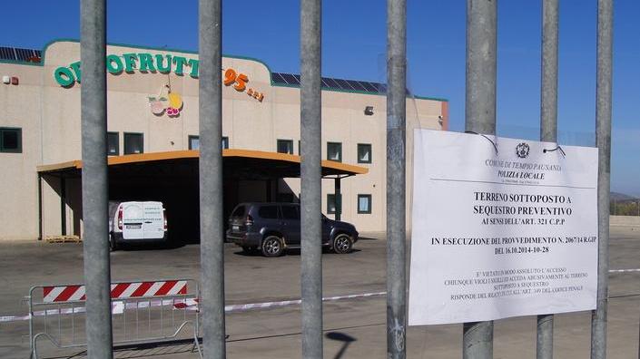 Sigilli all’area venduta dal Comune