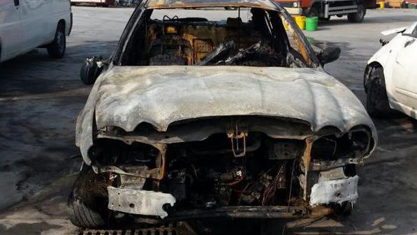 Incendio sospetto, distrutta una Jaguar