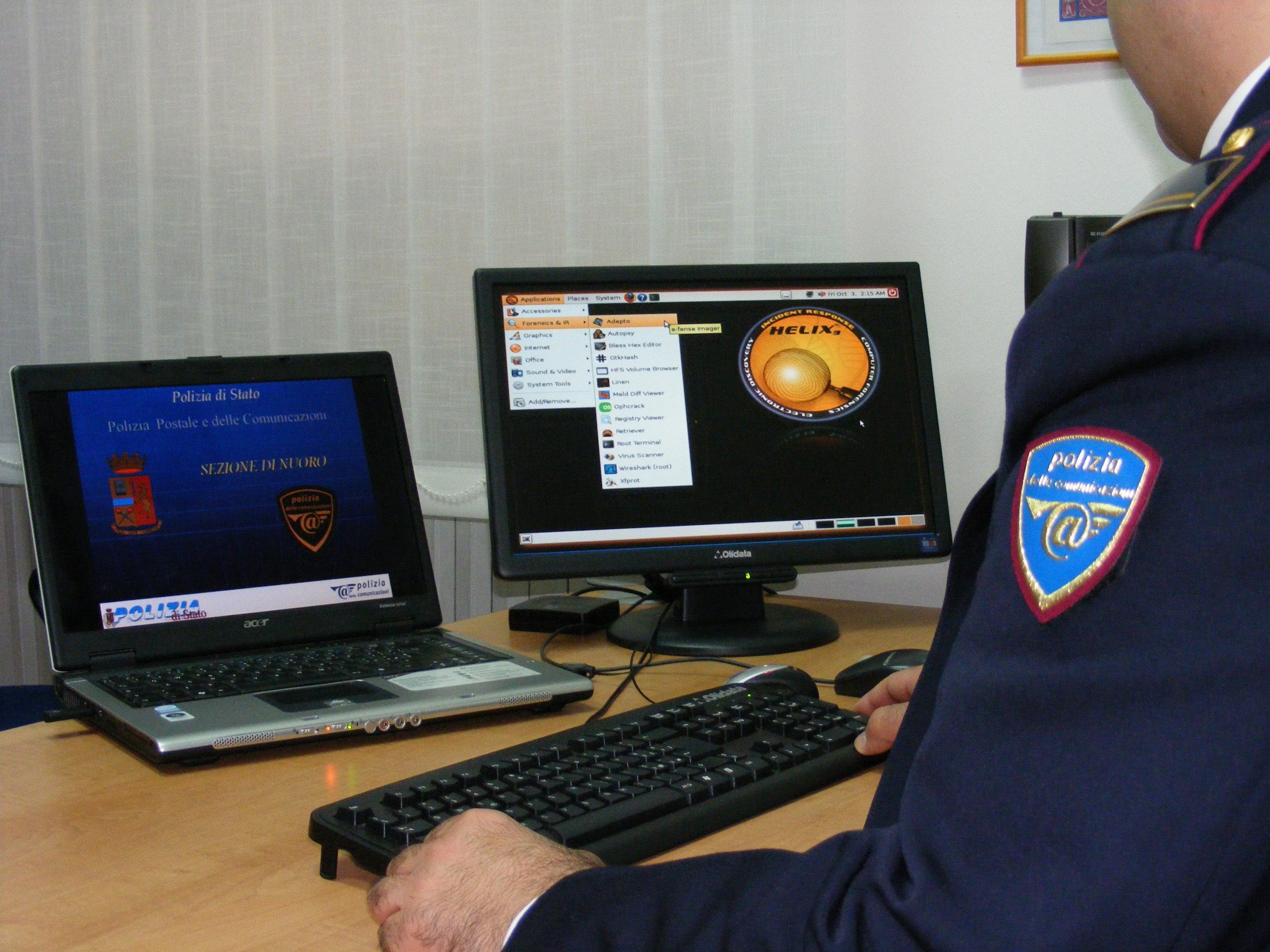 Una ragazzina di Cagliari perseguitata via chat da coetanei, tre indagati