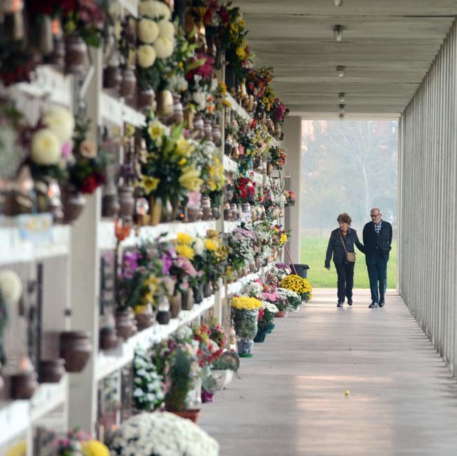 Commemorazione dei caduti in guerra oggi messa e deposizione di una corona 