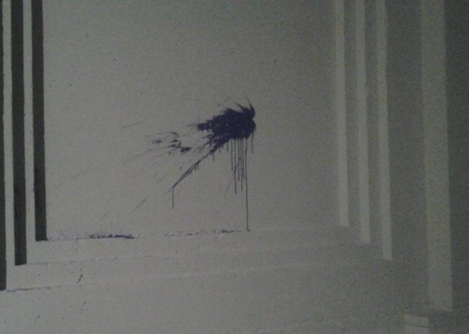 I vandali accaniti contro l’obelisco 