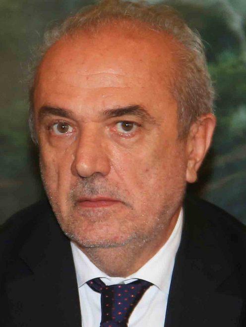 La rotonda è pericolosa, bisogna rifarla 