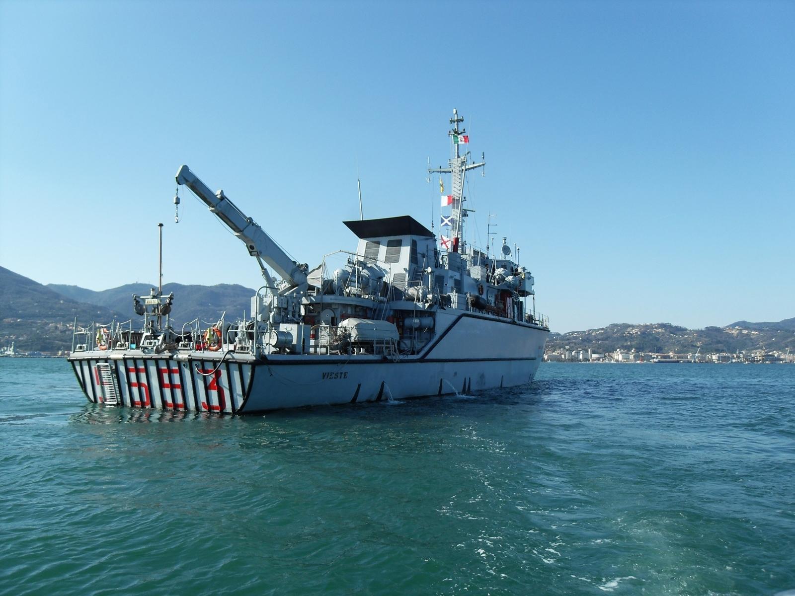 Il cacciamine Vieste che nel fondale del Golfo di Olbia ha rinvenuto il piroscafo Tripoli