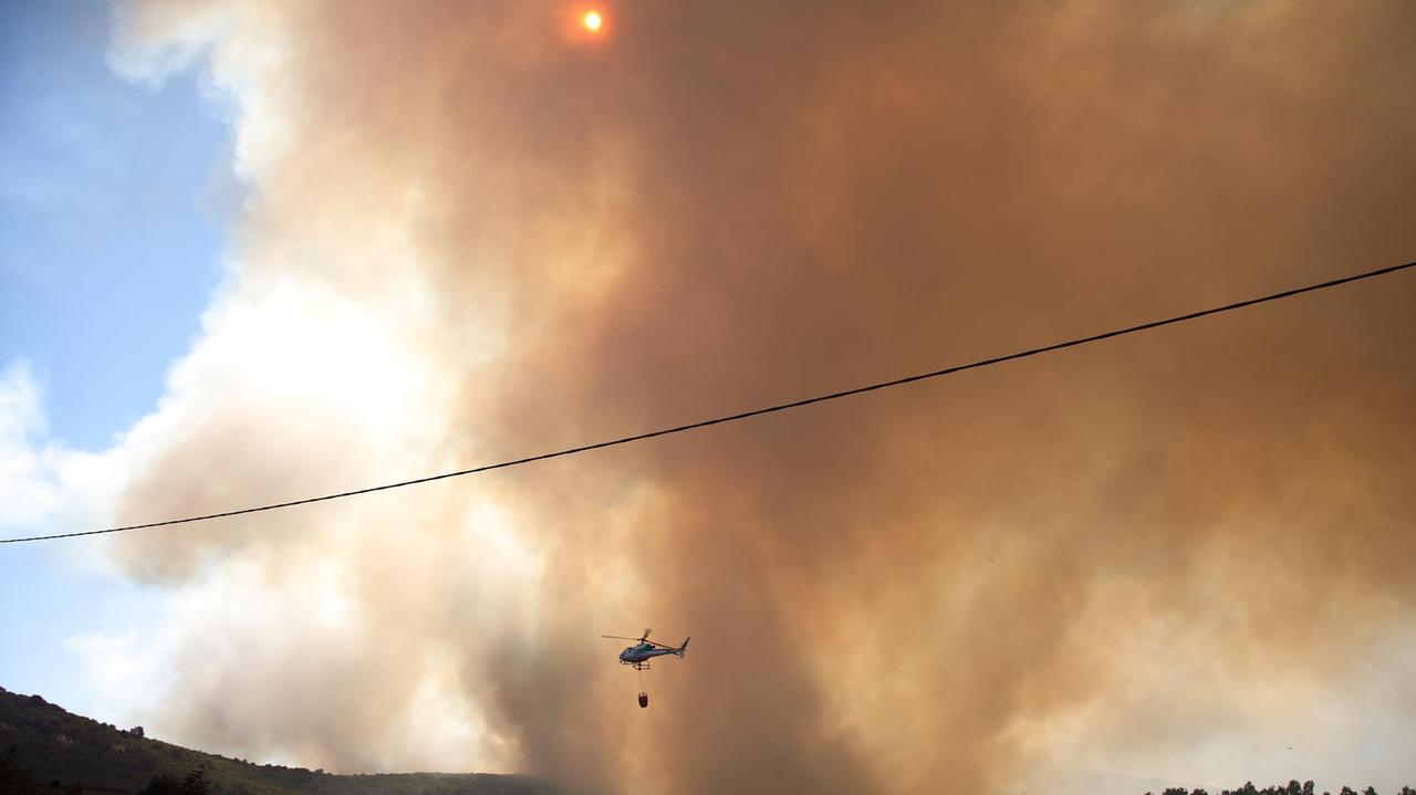Trenta incendi hanno devastato le campagne da San Vero Milis a Santulussurgiu