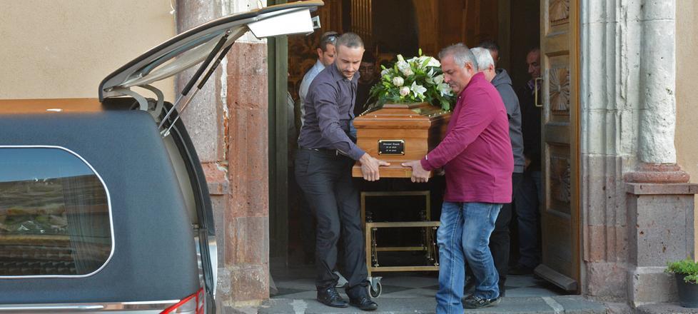 In 200 per l’addio all’ex allevatore ucciso 