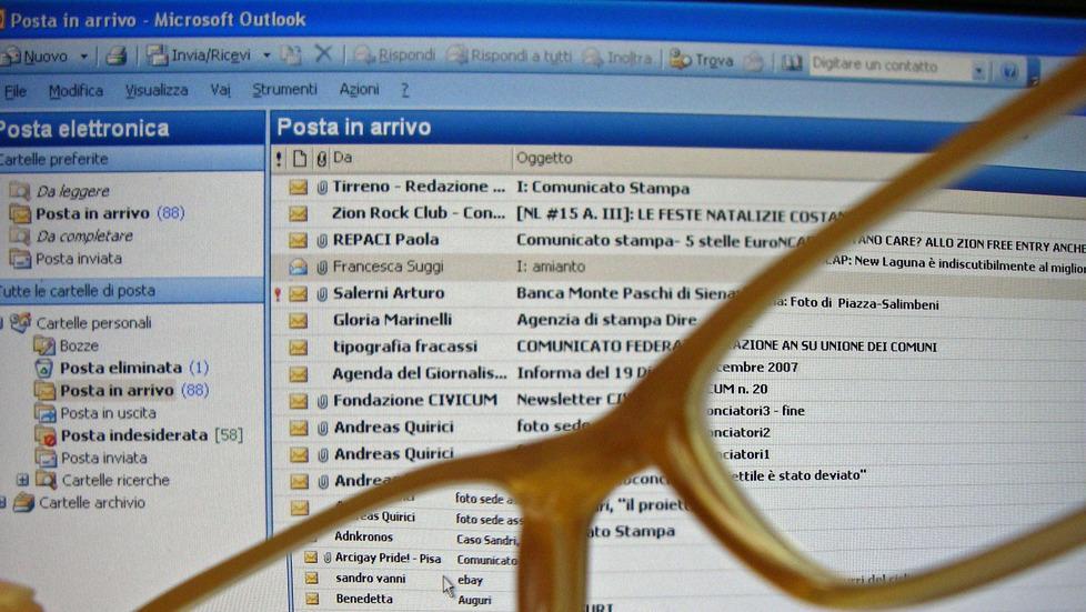 Computer violati per rubare centinaia di indirizzi e-mail 
