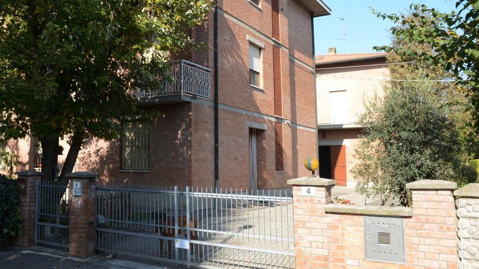 Tentano furto in una casa ma i proprietari li scoprono