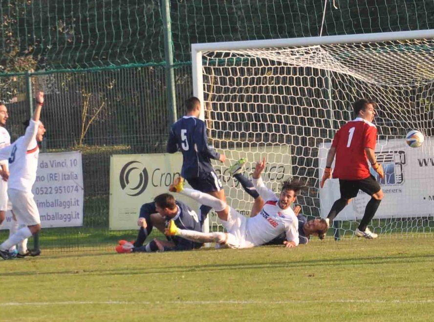 Bagnolese macchina da gol Casalgrandese a pezzi 