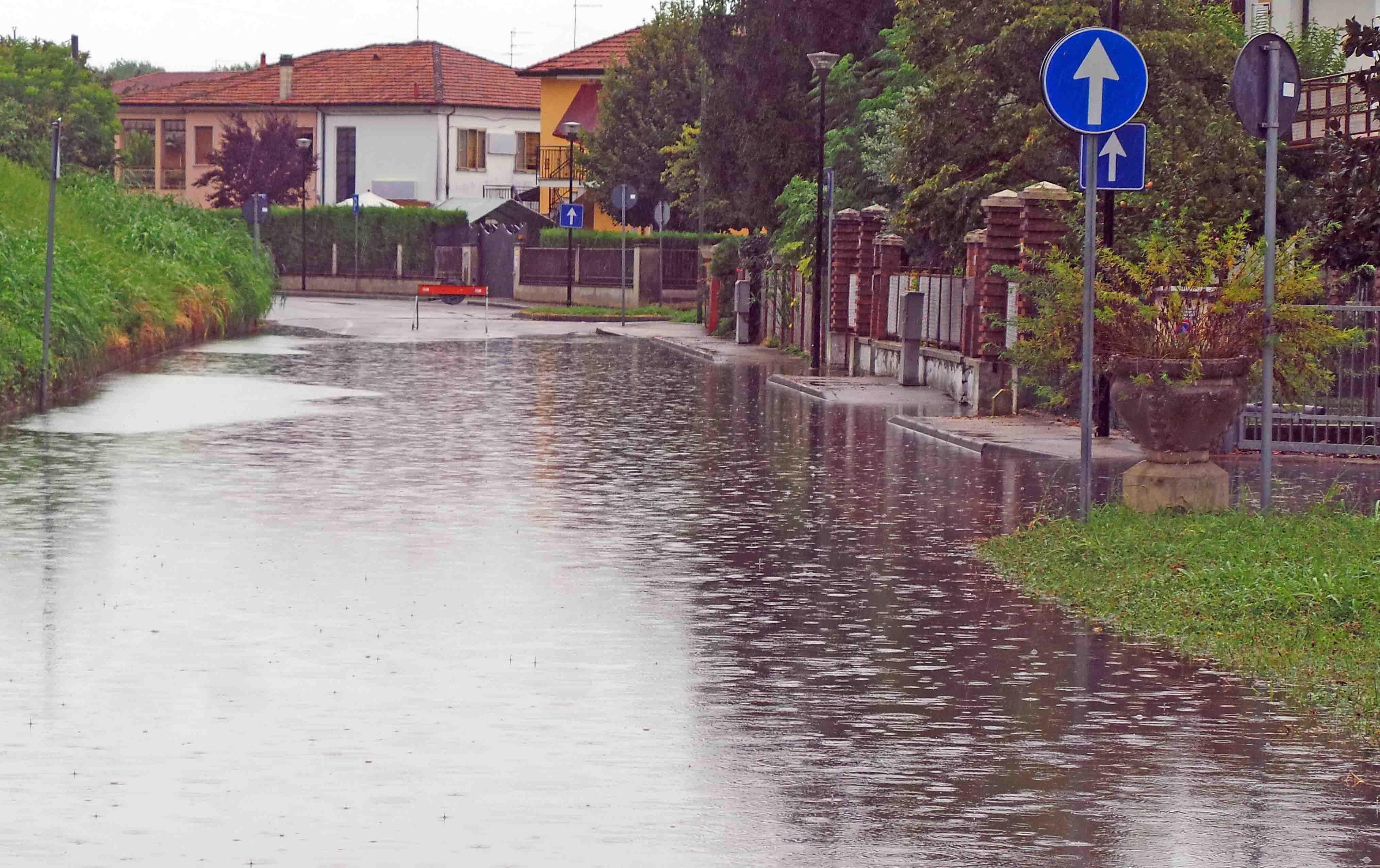 Maltempo, allerta meteo fino a domani notte
