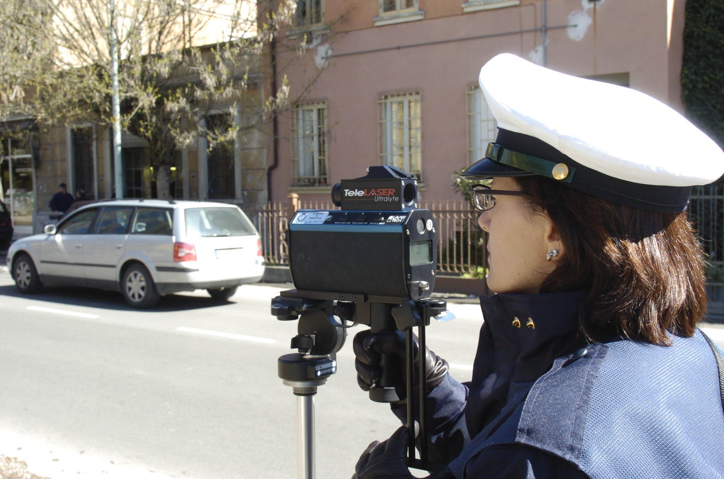 Auto “fuorilegge”: per la Municipale arriva il telelaser 