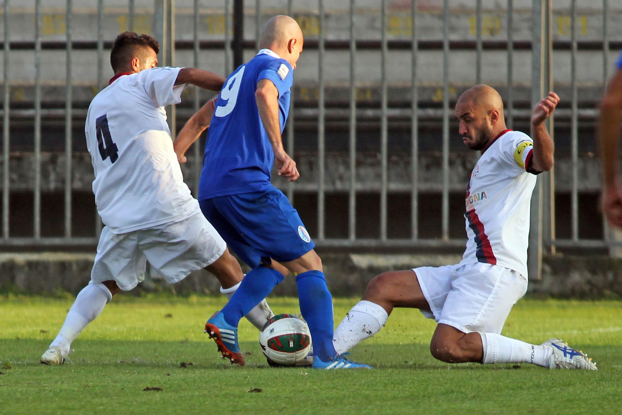 Giuffrida e Migliaccio fermano l'attaccante del Pavia Soncin