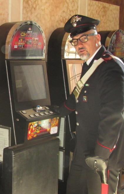 Assalto ai videopoker, rissa tra barista e ladro 