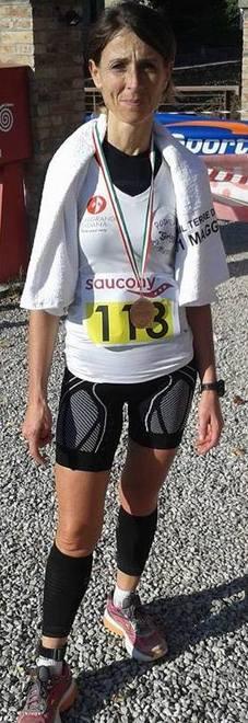 Elisabetta, podista Eroica al traguardo con il sorriso 