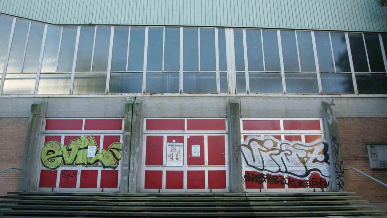 "Meno rotonde, più palasport" e Del Bue s’infuria