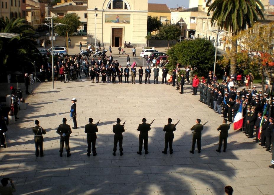 Alzabandiera in onore dell’Unità e delle forze armate
