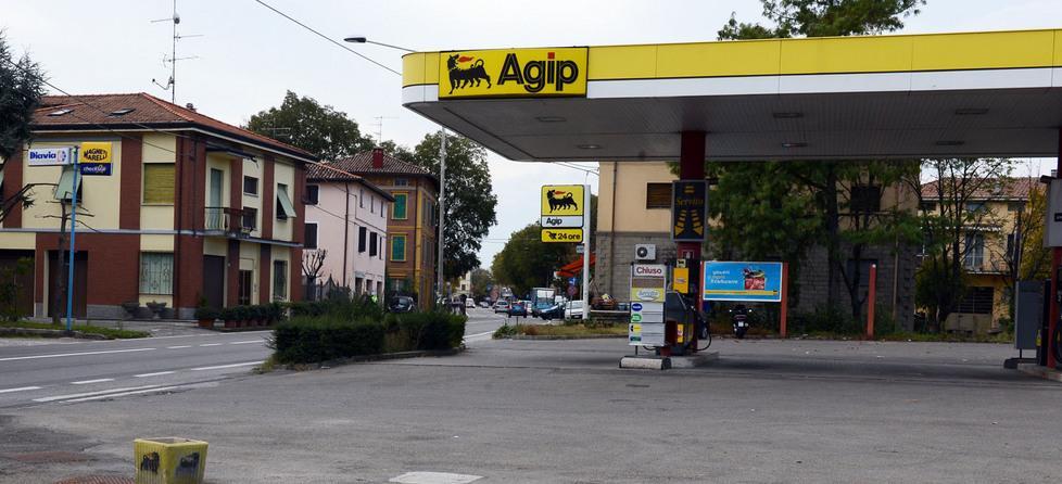 Chiude la stazione di servizio «Fare benzina è un’impresa»
