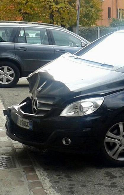 In fila tampona un’auto: ragazzo di 27 anni resta ferito 