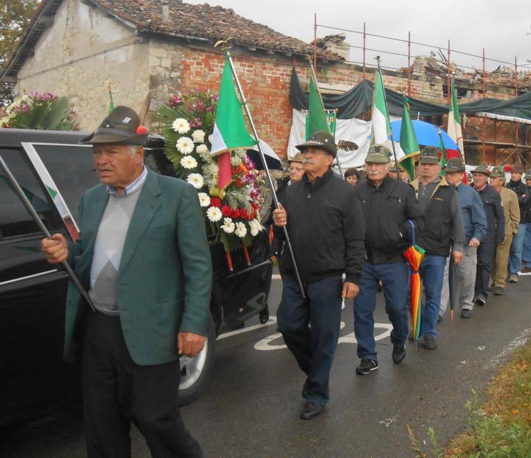 Centinaia di alpini per Pantani 
