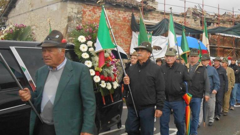 Centinaia di alpini per Pantani