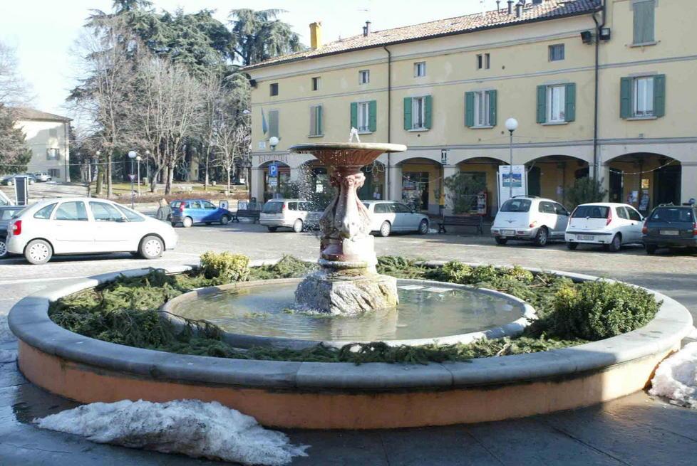 «Fontana in degrado e servono i bagni»