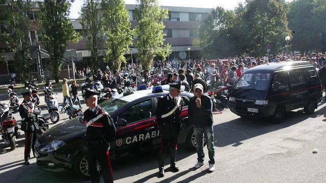 Rapina a scuola, preso il bullo "latitante"