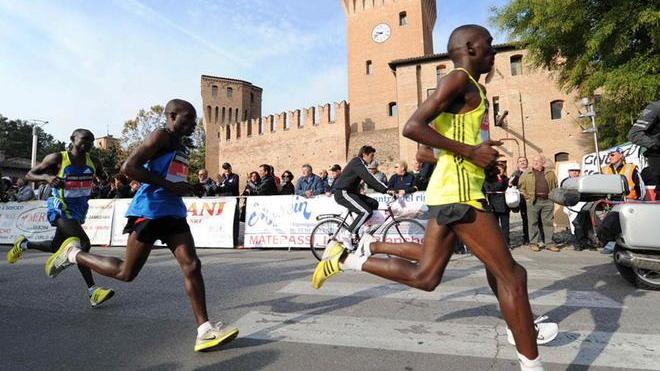 Maratona d’Italia, dal rombo Ferrari al cuore di Carpi